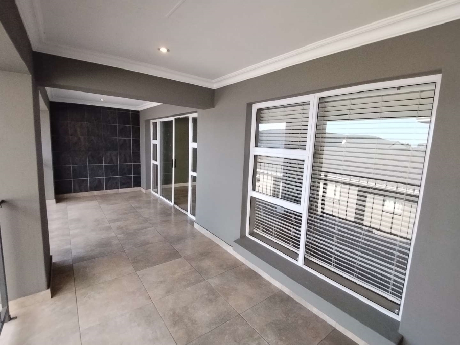 3 Bedroom Property for Sale in Heuwelkruin Western Cape